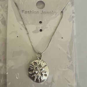 Fashion Jewelry Silver Floral Pendant Necklace